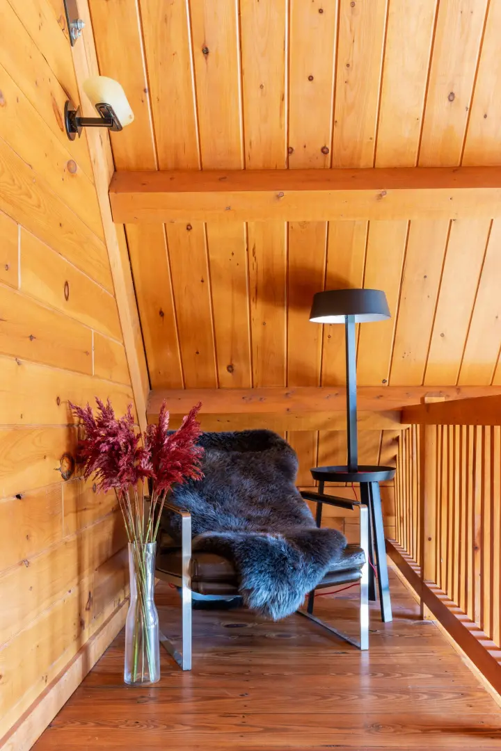 The perfect reading spot at the entrance of the master bedroom - from here you can spot the views and don't need to miss the show going on in the living room below.