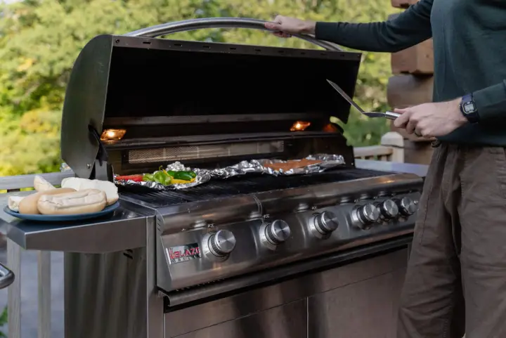 The high-end Blaze gas grill has 5 burners and makes you look like a real BBQ chef!