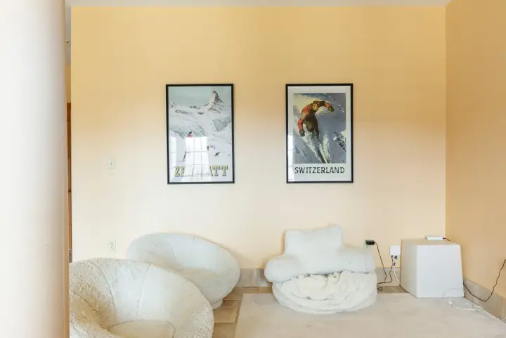 You may notice a skiing theme on the lower level.
